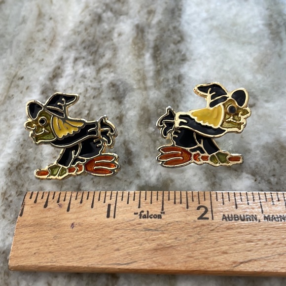 Dimensional Witch Earrings - Picture 6 of 6